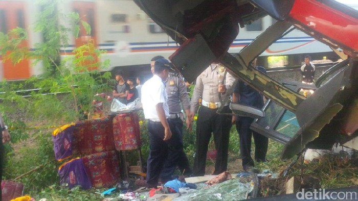 Sopir Bus Sempat 3 Kali Rem Sebelum Terjun ke Kolong Tol Merak