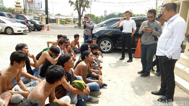 Razia preman dan pengamen di Palembang.