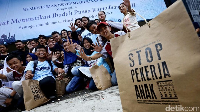 Peringati hari menentang pekerja anak dunia, Kemenaker luncurkan acara Stop Pekerja Anak. Begini foto-fotonya.