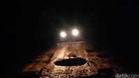Kondisi malam jalan Trans Papua.
