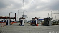 Penambahan 4 gardu pembayaran itu untuk mengantisipasi penumpukan kendaraan.