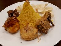 Balakenam Dapoer Rakjat: Mencicip Asam-Asam Iga dan Nasi Kuning Tumpeng Mini