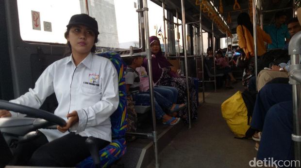 Mengenal Wulan, Sopir TransMusi yang Curi Perhatian Penumpang