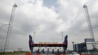 Suasana arus lalu lintas di Pintu Tol Brebes Timur. Lancar dan tak ada antrean kendaraan.