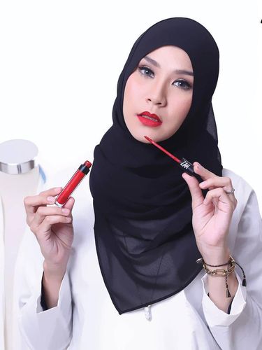 10 Artis Indonesia Merilis Produk Kosmetik