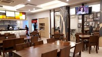 Balakenam Dapoer Rakjat berlokasi di Tebet. Restoran ini nyaman untuk makan bersama keluarga atau kerabat. Di sini tersedia ragam menu Indonesia dari berbagai wilayah.