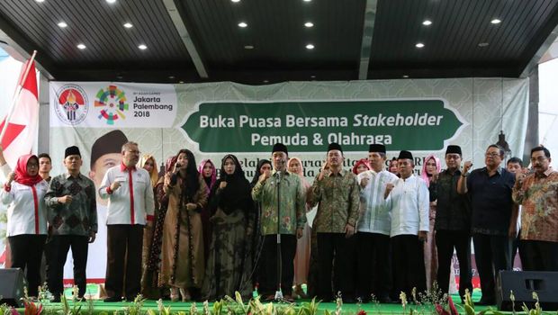 Imam Nahrawi melakukan buka puasa bersama stakeholder olahraga Indonesia