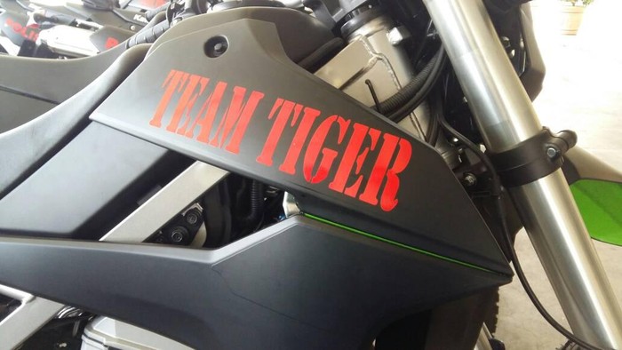 Dukung Tim Tiger Polres Jakut, Warga Pluit Sumbang Motor Trail