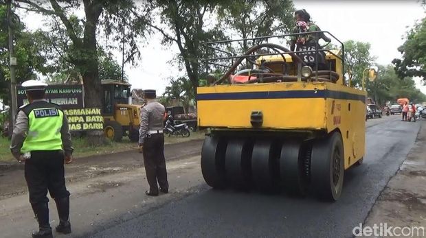 Jalur Pantura Probolinggo diperbaiki