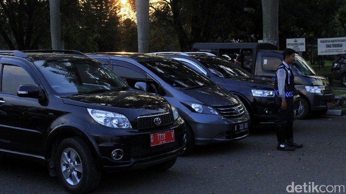 Seluruh pegawai negeri sipil (PNS) di lingkungan Pemkab Bandung dilarang menggunakan kendaraan dinas untuk mudik Lebaran 2017.