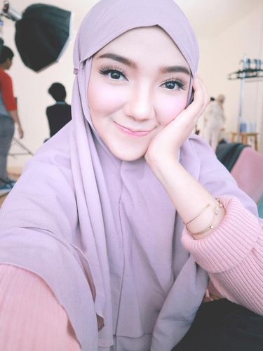 Foto Jilbab  Instan Seperti Ini yang Tren Dipakai Selebgram