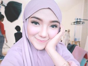 Foto: Jilbab Instan Seperti Ini yang Tren Dipakai Selebgram