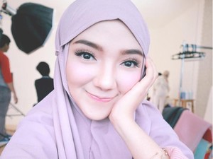 Foto: Jilbab Instan Seperti Ini yang Tren Dipakai Selebgram