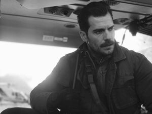Henry Cavill Dikabarkan Bermasalah dengan Kumis Syuting Justice League