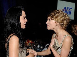 Lagu Baru Taylor Swift Sindir Katy Perry dan Kim Kardashian?