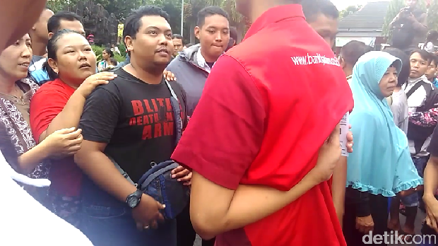 Penukaran Uang Baru di Blitar Diwarnai Kericuhan