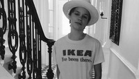 Bagaimana gaya kasualnya dengan fedora hat? (Dok. Instagram/romeobeckham)