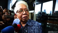 Bambang meninggalkan gedung KPK. Hingga kini belum ada keterangan resmi dari KPK mengenai pemeriksaan Menteri Keuangan periode 1998-1999 ini.