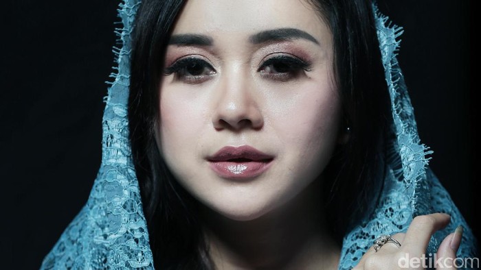 Aura Kasih saat pemotretan COTM detikHOT.