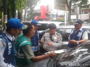 Dishub dan Polisi Razia Penertiban Parkir di Kota Malang