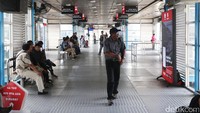 Walaupun begitu bus TransJakarta di halte Harmoni Central Busway sudah mulai beroperasi. Namun hanya bus tujuan tertentu yang sudah mulai bergerak.