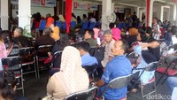 Saat ini KPw BI Purwokerto sengaja melibatkan penukaran non tunai untuk memotong jalur penarikan diperbankan dan bekerjasama dengan tujuh bank yakni BNI, Bank Mandiri, BRI, BCA, CIMB Niaga, Bank Bukopin dan BPD Jateng.