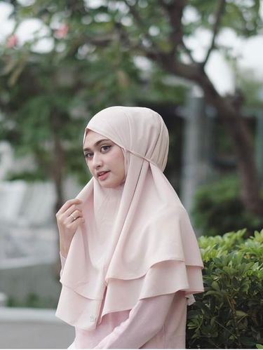 Foto Jilbab Instan Seperti Ini yang Tren Dipakai Selebgram