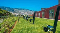 Berbagai fasiltas di sana seperti restoran, bar, gym hingga tempat suana dan spa. Bahkan di halaman hotelnya terdapat beberapa alat gym. Wajar saja, Ronaldo memang terkenal dengan tubuh yang atletis (Pestana CR7 Hotel)