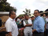 Anies Dengarkan Curhat Pedagang Korban Kebakaran Pasar Kramat Jati