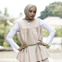 Wardrobe: Etu Official. Photographer: Rahman/Detikcom. Stylist: Arina Yulistara. Model: Amyrah Zandra (Finalis Sunsilk Hijab Hunt 2017)