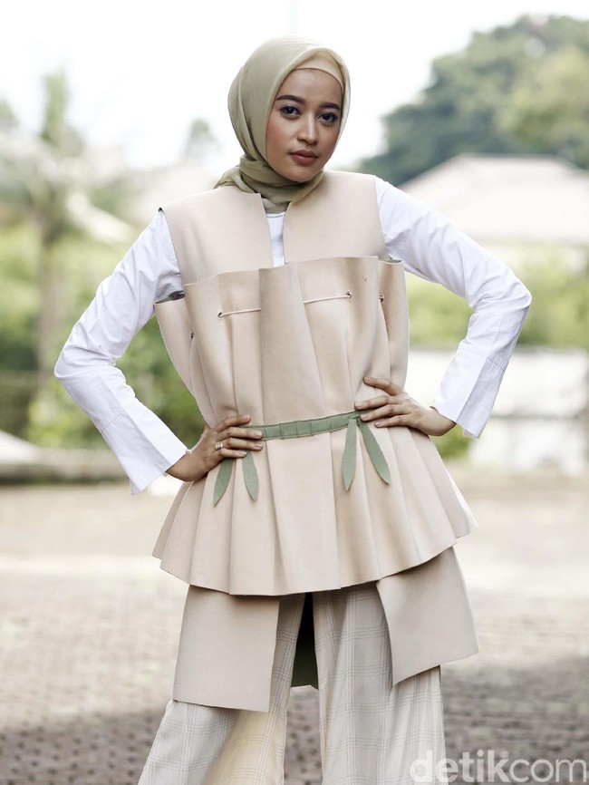 Wardrobe: Etu Official. Photographer: Rahman/Detikcom. Stylist: Arina Yulistara. Model: Amyrah Zandra (Finalis Sunsilk Hijab Hunt 2017)