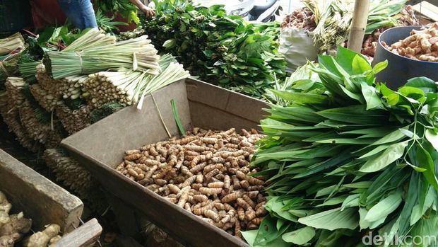 Bumbu dapur di Pasar Induk Kramat Jati