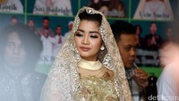 Fitri Karlina mendadak sedih saat membahas soal Julia Perez. Pool/Noel/detikFoto