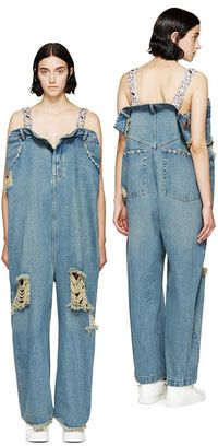 8 Model Celana Jeans Paling Aneh, Berani Pakai?