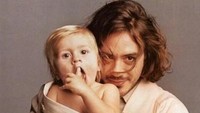 Robert Downey Jr bersama sang putra, Indio Downey di tahun 90-an lalu. (Dok. Instagram/dailydowneyjr)