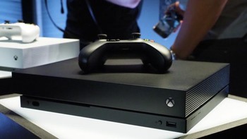 Tampang depan Xbox One X. Foto: techcrunch