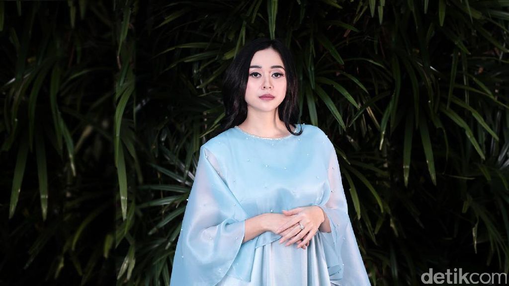 Pesona dan Sihir Aura Kasih Luluhkan Para Pria