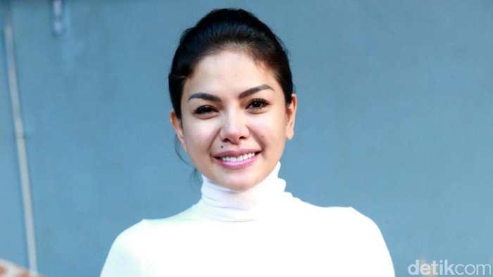 Hapus Foto Mesra Bareng Kekasih, Nikita Mirzani: Jaga Privasi