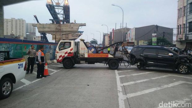 Kecelakaan Beruntun di Exit Tol Lingkar Luar Bogor, 2 Orang Luka