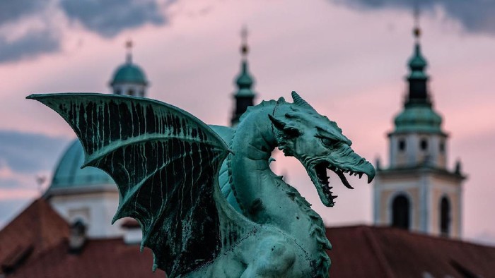 Kisah Naga yang Bukan di China