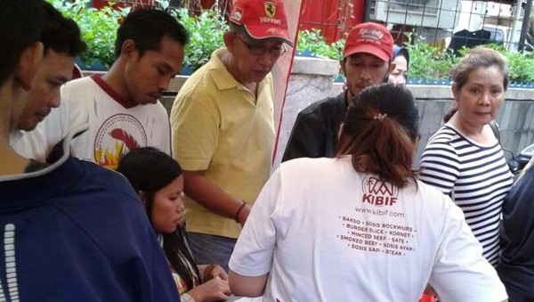 Warga Serbu Daging Beku Murah