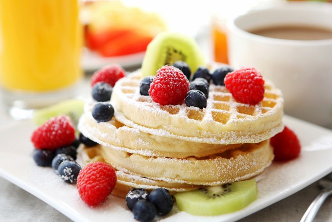 Nikmatnya Waffle dengan Topping Manis dan Gurih di 5 Tempat Ini
