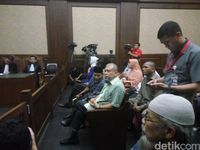 Eks Hakim MK Patrialis Akbar Didakwa Terima Suap USD 70 Ribu