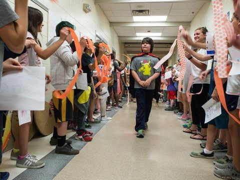 Edward Chambers disambut bak superhero di sekolah usai menjalani pengobatan leukemia