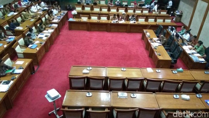 Sri Mulyani Cs Lanjut Bahas Kerangka RAPBN 2018 di DPR