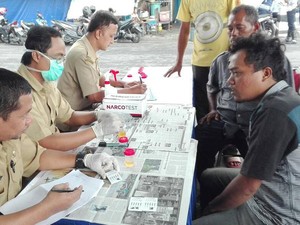 Sopir Terminal Joyoboyo Dites Urine, Satu Sampel Hasilnya Positif