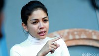 Wanita yang pernah berseteru dengan Julia Perez itupun pergi ke Italia untuk mengunjungi sang pacar. Pool/Palevi S/detikFoto.