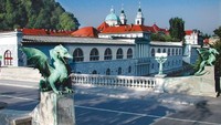Dragon Bridge di Slovenia. Slovenia berada di urutan ketujuh dengan 79,05 poin. Foto: (Visit Ljubljana)