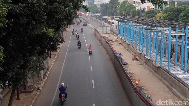 Mampang-Kuningan Masih Macet, Jarak 2 Km Ditempuh 30 Menit 