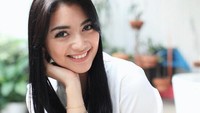 Citra aktris yang akrab disapa Ciki ini tersenyum manis kala berpose di depan kamera. Dok. Instagram/citraciki